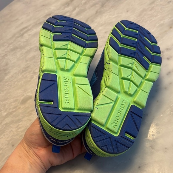 Saucony Blue and Green Sneakers with Vibrant Design - Picture 5 of 5